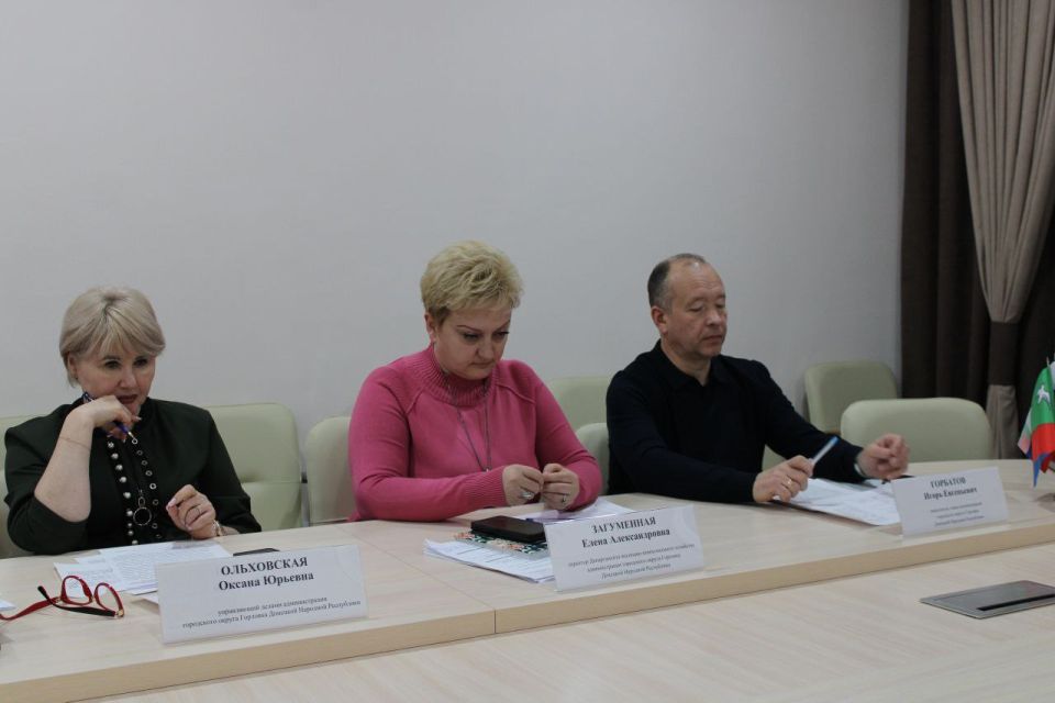 Представители Общественного совета на заседаниях постоянных комитетов Представители Общественного совета на заседаниях постоянных комитетов