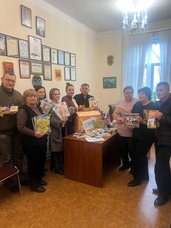 Роман Конев: Депутаты Горловского городского совета Донецкой Народной Республики от фракции «Единая Россия» приняли участие в благотворительной акции «Коробка храбрости» Роман Конев: Депутаты Горловского городского совета Донецкой Народной Республики от фракции «Единая Россия» приняли участие в благотворительной акции «Коробка храбрости»