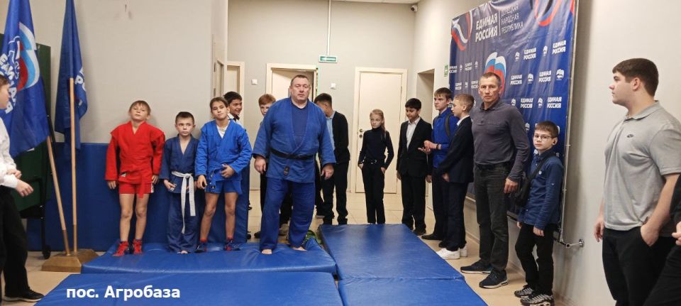 САМБО В ПРИАЗОВЬЕ: СИЛА ХАРАКТЕРА И ПОДДЕРЖКА ЕДИНОЙ РОССИИ САМБО В ПРИАЗОВЬЕ: СИЛА ХАРАКТЕРА И ПОДДЕРЖКА ЕДИНОЙ РОССИИ