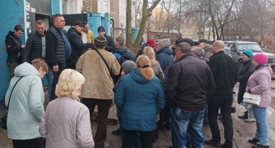 Наталья Бегуненко: В рамках проекта «УПРАВДОМ» партии Единая Россия организован комиссионный выезд в составе руководителя Управы Петровского внутригородского района Администрации г.о. Донецк Бегуненко Натальи Ивановны... Наталья Бегуненко: В рамках проекта «УПРАВДОМ» партии Единая Россия организован комиссионный выезд в составе руководителя Управы Петровского внутригородского района Администрации г.о. Донецк Бегуненко Натальи Ивановны...