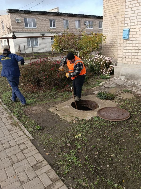 За прошедшую неделю специалистами Филиала Тельмановского водоканала совместно с представителями шеф-региона Сверловской области выполнили более 11 видов аварийно восстановительных работ За прошедшую неделю специалистами Филиала Тельмановского водоканала совместно с представителями шеф-региона Сверловской области выполнили более 11 видов аварийно восстановительных работ