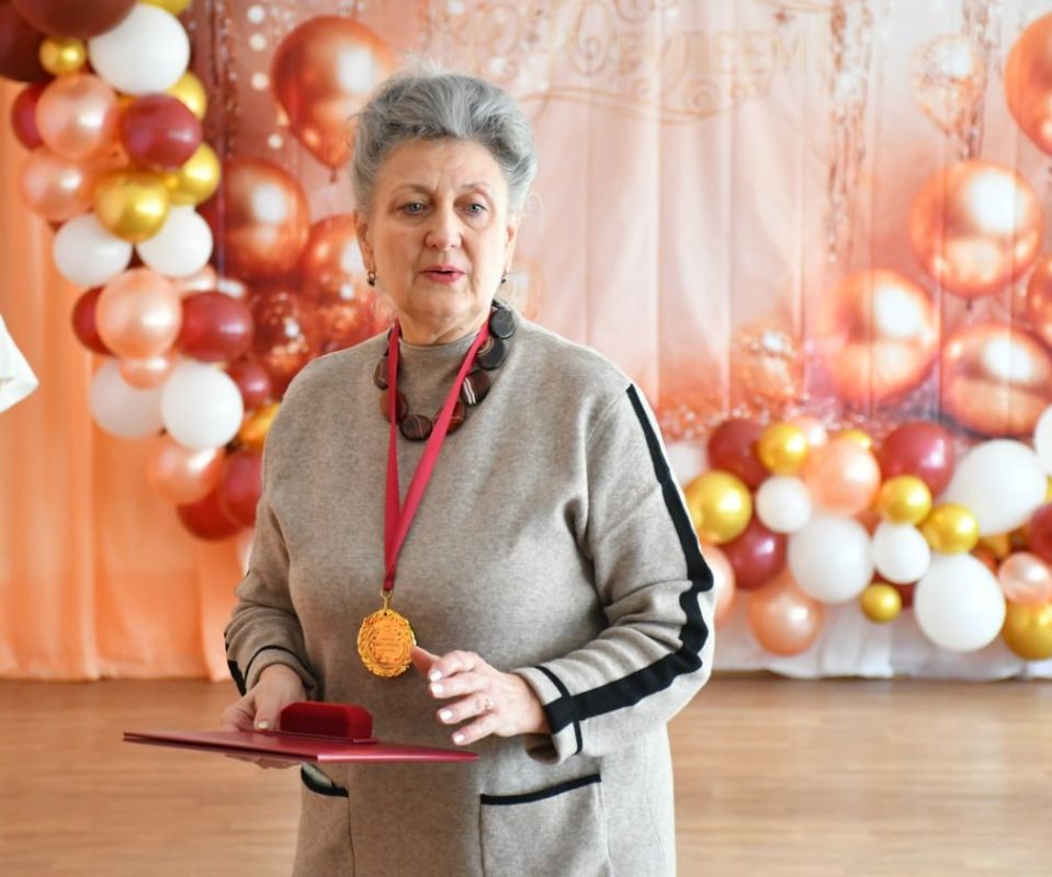 Щербинина Людмила Викторовна, заведующий ГК ДОУ «Ясли-сад № 8 «Звездочка», Почетный гражданин города Дебальцево отпраздновала 70-летний юбилей Щербинина Людмила Викторовна, заведующий ГК ДОУ «Ясли-сад № 8 «Звездочка», Почетный гражданин города Дебальцево отпраздновала 70-летний юбилей