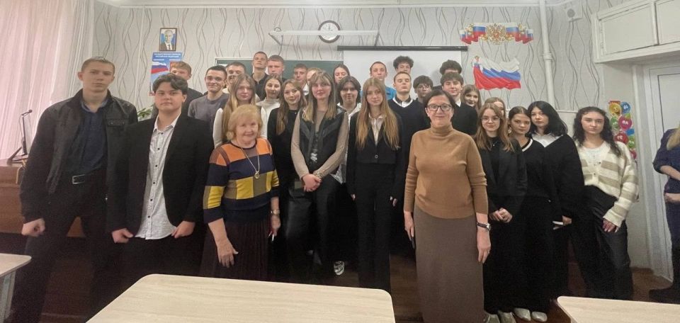Учащиеся старших классов общеобразовательных организаций продолжают принимать участие в просветительской программе от Министерства молодёжной политики Учащиеся старших классов общеобразовательных организаций продолжают принимать участие в просветительской программе от Министерства молодёжной политики