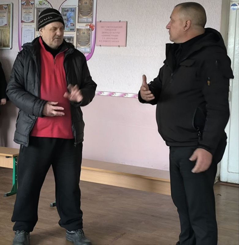 Заместитель главы муниципального образования Валерий Бессараб провёл сход граждан в посёлке Новолуганское Заместитель главы муниципального образования Валерий Бессараб провёл сход граждан в посёлке Новолуганское