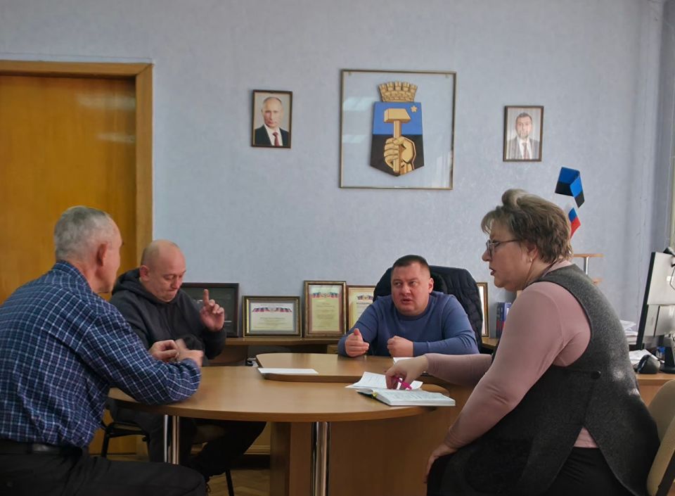 В понедельник, 24 ноября, руководитель Управы Куйбышевского внутригородского района Иван Адамец провел плановый прием граждан В понедельник, 24 ноября, руководитель Управы Куйбышевского внутригородского района Иван Адамец провел плановый прием граждан