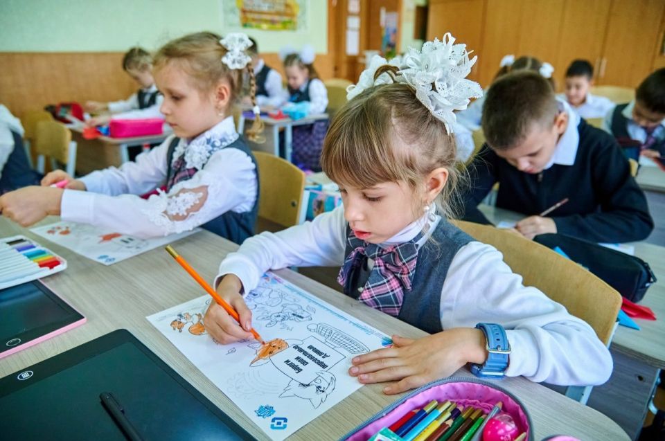 С целью реализации партийного проекта "Мир возмоджностей" в ГБОУ "НШ № 5 Г.О. МАКЕЕВКА" проведены классные часы "Как защититься в цифровом мире" С целью реализации партийного проекта "Мир возмоджностей" в ГБОУ "НШ № 5 Г.О. МАКЕЕВКА" проведены классные часы "Как защититься в цифровом мире"