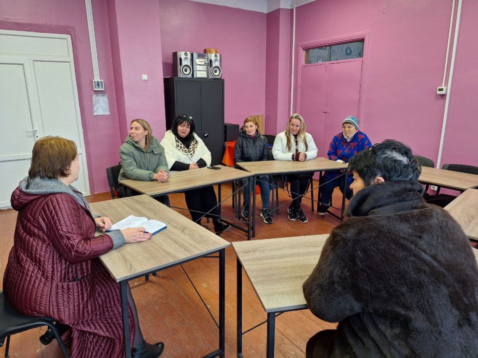 Депутат Тельмановского муниципального совета Елизавета Кямилева провела встречу с трудовым коллективом МБУ «Мирненский дом культуры" Депутат Тельмановского муниципального совета Елизавета Кямилева провела встречу с трудовым коллективом МБУ «Мирненский дом культуры"
