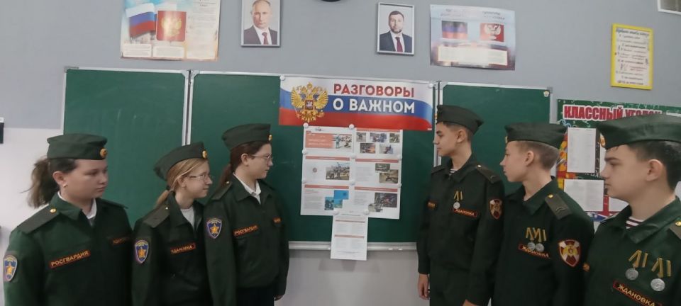 Школьники Ждановки узнали о профессии спасателя Школьники Ждановки узнали о профессии спасателя