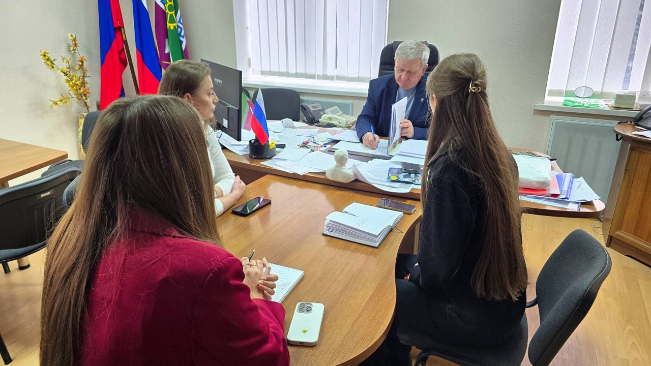 Николай Михайлов: Провел рабочую встречу с сотрудниками отдела молодёжи, спорта и туризма и руководителем Старобешевского районного отделения ДРОО «МР» и ДРО ВОО «МГЕР» Николай Михайлов: Провел рабочую встречу с сотрудниками отдела молодёжи, спорта и туризма и руководителем Старобешевского районного отделения ДРОО «МР» и ДРО ВОО «МГЕР»