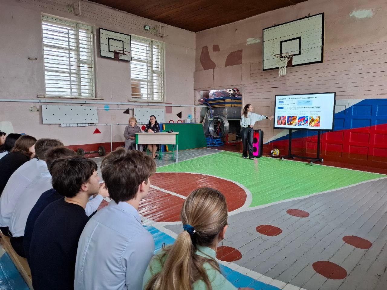 Для учащихся 9-11 классов общеобразовательных учреждений продолжается проведение увлекательных лекций «Люди-маяки: новые маршруты», посвящённые огромным возможностям, которые сегодня открыты для молодёжи Донбасса в составе... Для учащихся 9-11 классов общеобразовательных учреждений продолжается проведение увлекательных лекций «Люди-маяки: новые маршруты», посвящённые огромным возможностям, которые сегодня открыты для молодёжи Донбасса в составе...