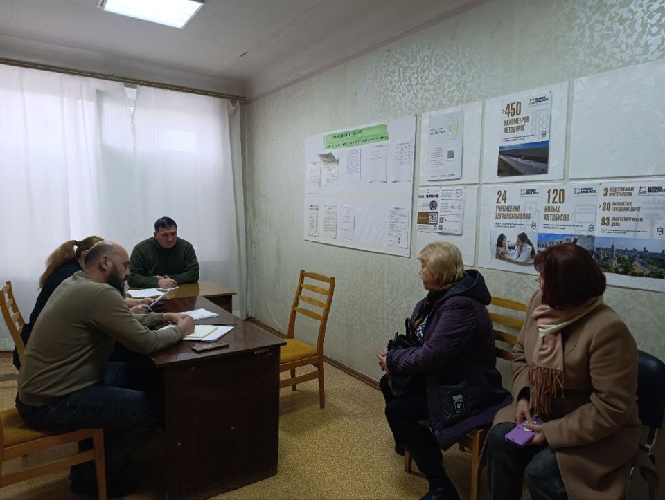 На личный приём к главе Амвросиевского муниципального округа Игорю Лызову поступили вопросы коммунального характера На личный приём к главе Амвросиевского муниципального округа Игорю Лызову поступили вопросы коммунального характера