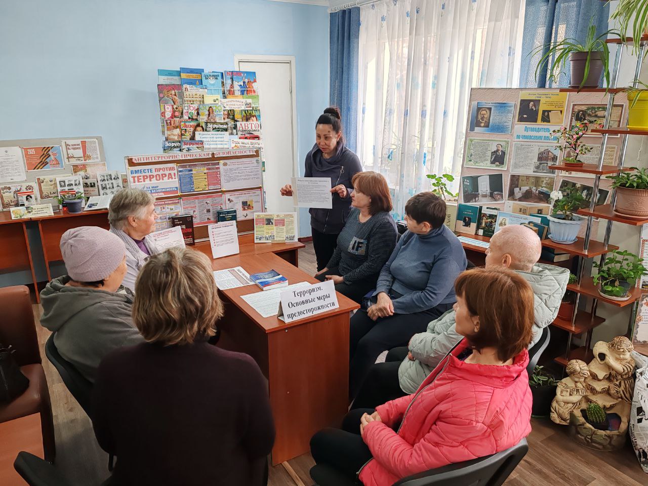 Терроризм – это крайняя мера, с помощью которой отдельные лица или политические партии пытаются добиться своих требований, зачастую чуждых демократическому обществу, часто такие меры сопровождаются насилием и являются...