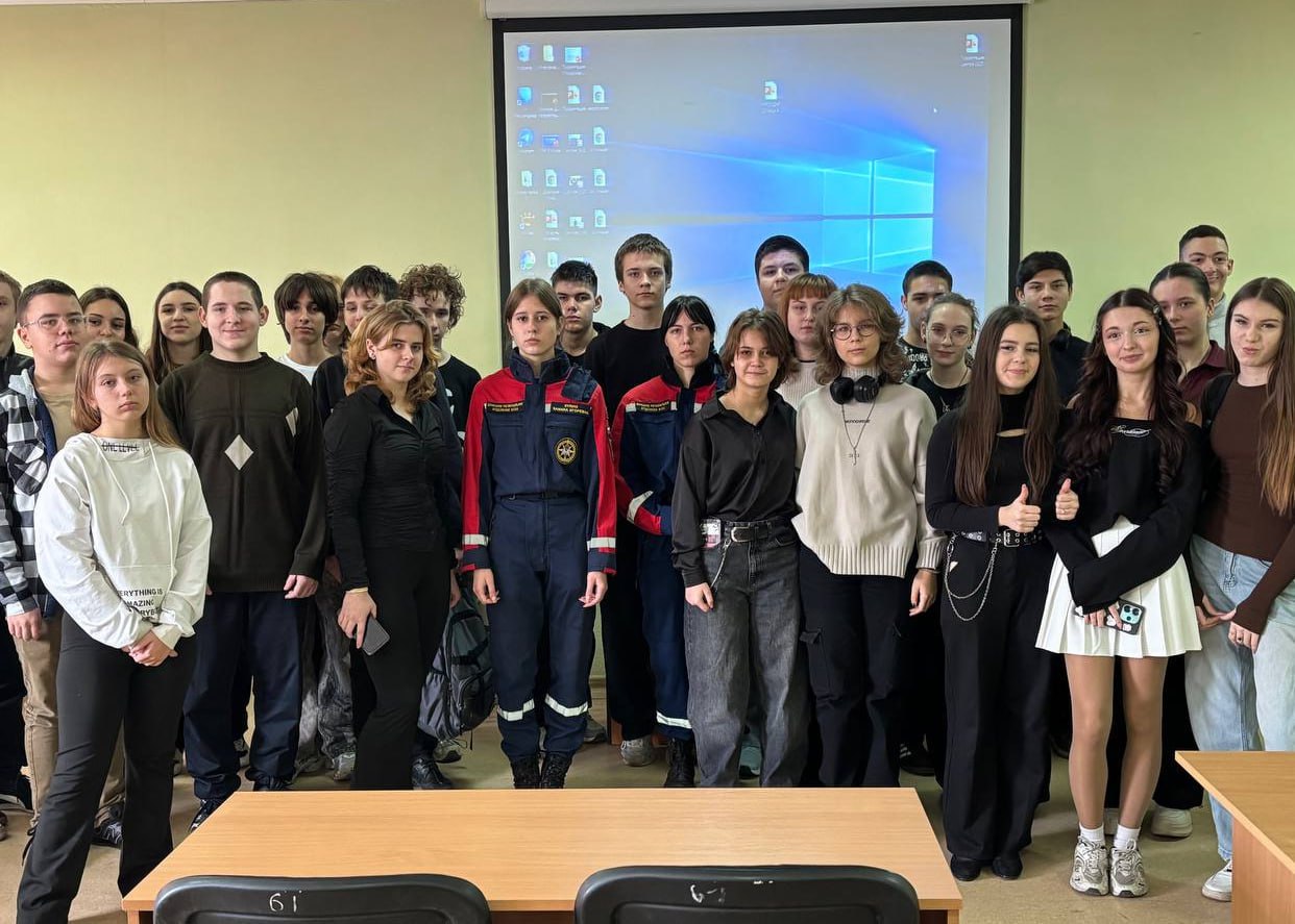 В рамках проекта «Новые маршруты» добровольцы Донецкого РО ВСКС провели мастер-классы для учащихся ГБОУ «Гимназия №70 г.о. Донецк» и ГБОУ «Гимназия информационных технологий №61 г.о. Донецк»