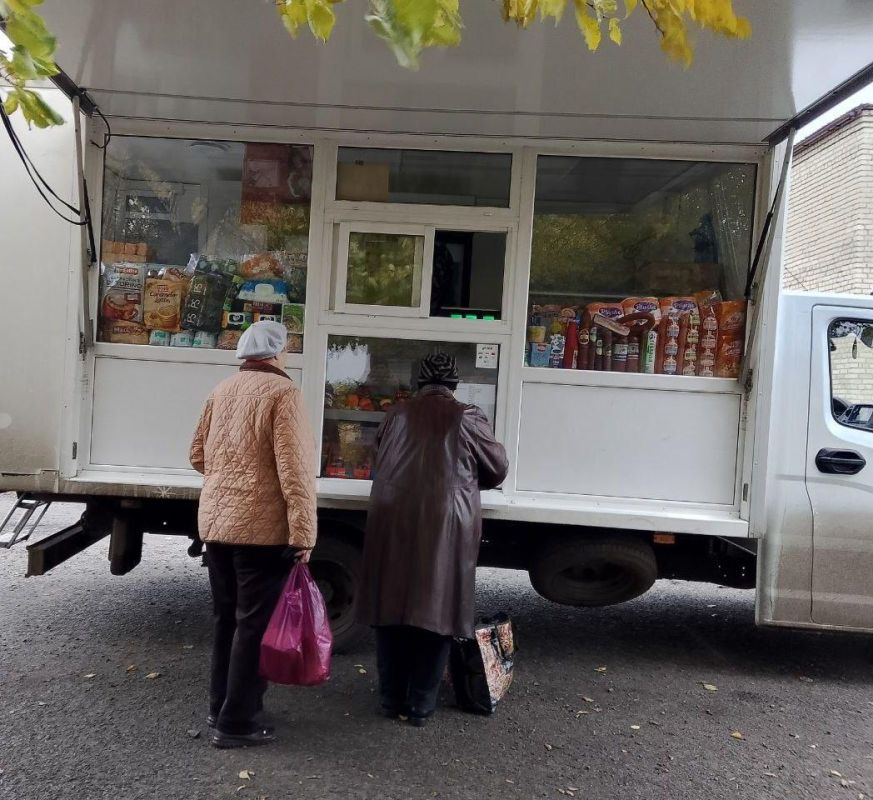 В ДНР прошла выездная торговля с использованием автомагазинов В ДНР прошла выездная торговля с использованием автомагазинов