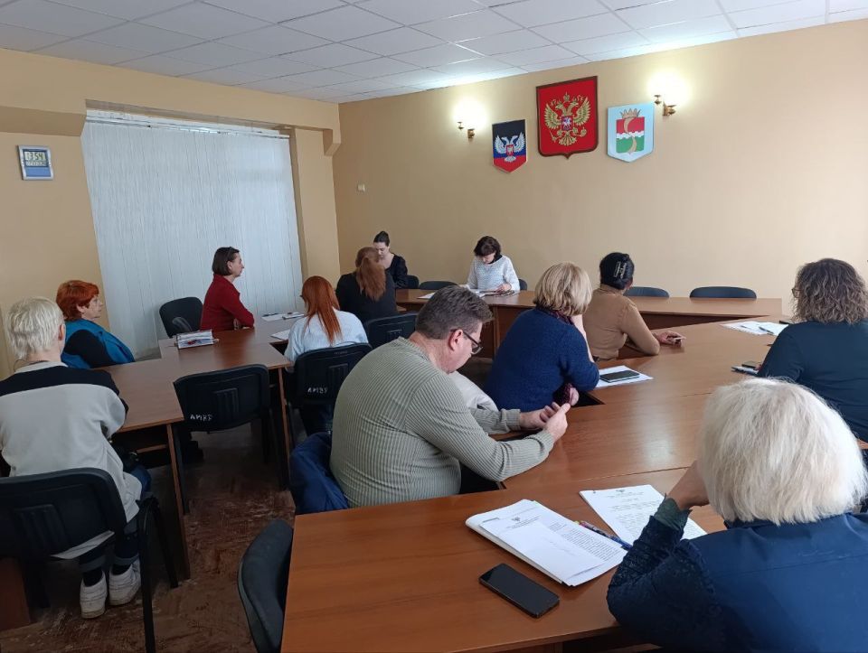 В администрации Амвросиевского муниципального округа состоялось очередное заседание комиссии по делам несовершеннолетних и защите их прав под председательством председателя комиссии Крюковой Елены Николаевны В администрации Амвросиевского муниципального округа состоялось очередное заседание комиссии по делам несовершеннолетних и защите их прав под председательством председателя комиссии Крюковой Елены Николаевны