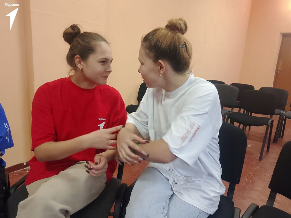 Первые знают все песни. В школе-интернат №2 прошла настоящая музыкальная битва, где в ход шли самые узнаваемые хиты Первые знают все песни. В школе-интернат №2 прошла настоящая музыкальная битва, где в ход шли самые узнаваемые хиты