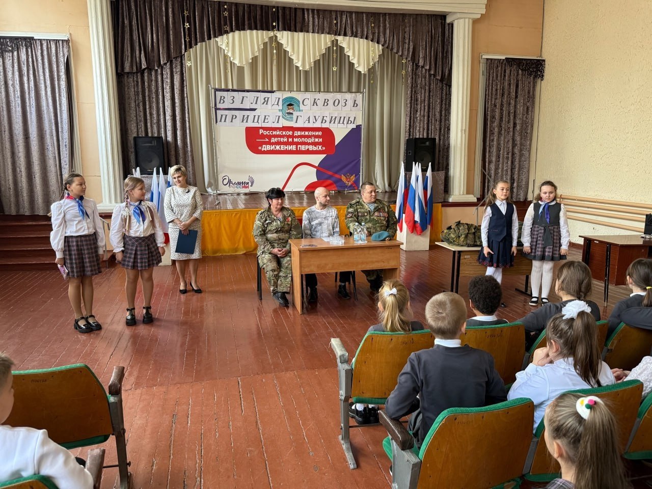 19 ноября –день, когда вся Россия чествует мужество и профессионализм ракетных войск и артиллерии, тех, кто стоит на страже безопасности нашей страны 19 ноября –день, когда вся Россия чествует мужество и профессионализм ракетных войск и артиллерии, тех, кто стоит на страже безопасности нашей страны