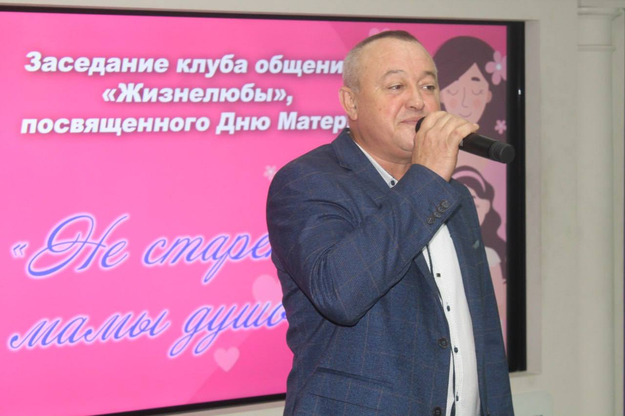 Не стареют мамы душой. В уютных стенах Мангушского Центра культуры и досуга в преддверии Дня матери собрались члены клуба общения «Жизнелюбы» Не стареют мамы душой. В уютных стенах Мангушского Центра культуры и досуга в преддверии Дня матери собрались члены клуба общения «Жизнелюбы»