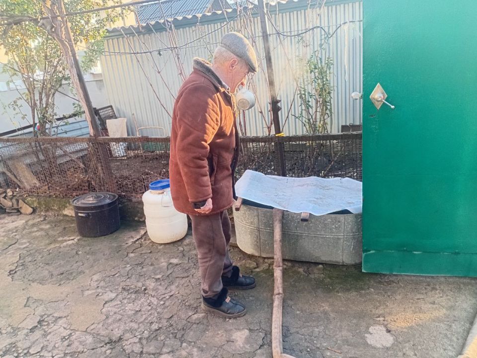 В Кировском внутригородском районе при поддержке региона-шефа Московская область продолжается подвоз воды для жителей домов, в которые в установленный графиком день не поступила вода В Кировском внутригородском районе при поддержке региона-шефа Московская область продолжается подвоз воды для жителей домов, в которые в установленный графиком день не поступила вода