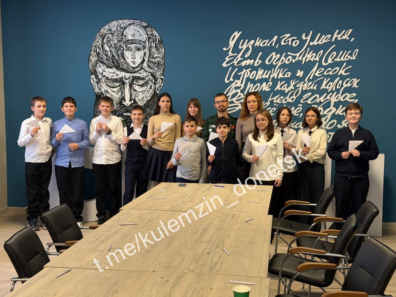 Сегодня учащиеся 6-х классов Физико-математического лицея № 17 приняли участие в мастер-классе по написанию писем-треугольников участникам СВО, организованный студенческим педагогическим отрядом «Пылающие сердца» в филиале... Сегодня учащиеся 6-х классов Физико-математического лицея № 17 приняли участие в мастер-классе по написанию писем-треугольников участникам СВО, организованный студенческим педагогическим отрядом «Пылающие сердца» в филиале...