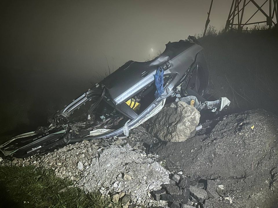 23 ноября в 03:55 в Горняцком районе Макеевки водитель автомобиля AUDI А7 потерял контроль над управлением, выехал за пределы проезжей части и совершил наезд на столб 23 ноября в 03:55 в Горняцком районе Макеевки водитель автомобиля AUDI А7 потерял контроль над управлением, выехал за пределы проезжей части и совершил наезд на столб