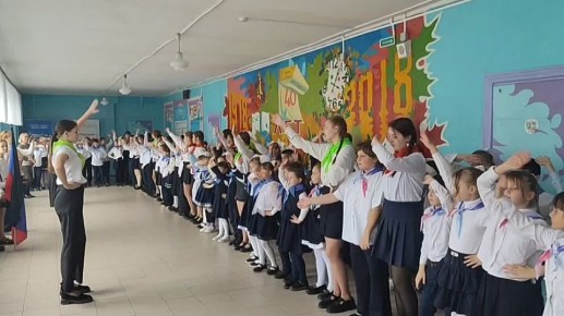 В добрый путь. В школе №6 прошло торжественное посвящение в Орлята России