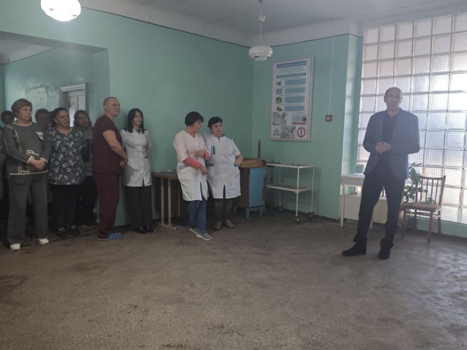 Сегодня, 25 ноября 2025 года заместитель главы администрации городского округа Дебальцево Евгений Глебов провел встречу с трудовым коллективом Центральной городской больницы Сегодня, 25 ноября 2025 года заместитель главы администрации городского округа Дебальцево Евгений Глебов провел встречу с трудовым коллективом Центральной городской больницы