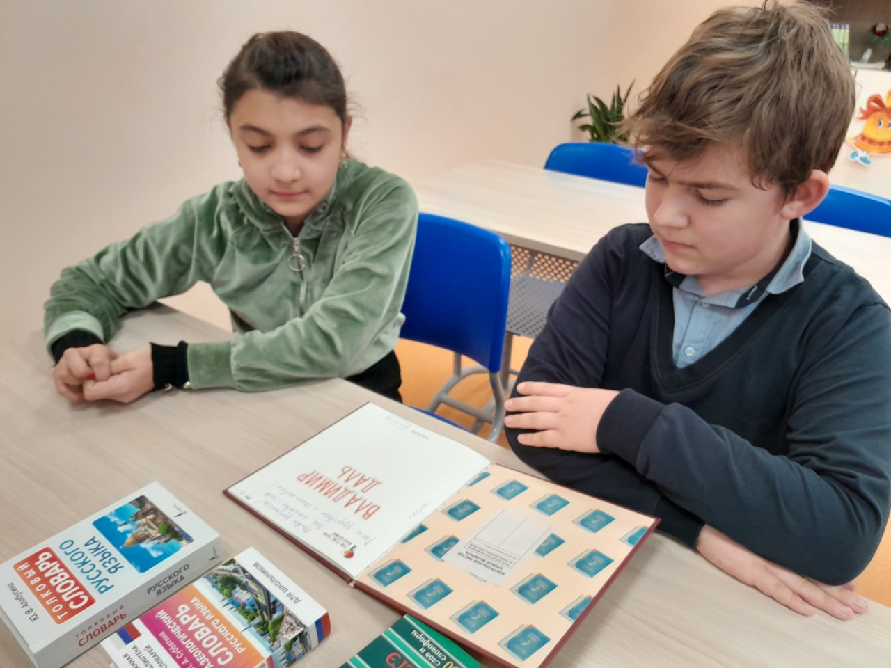 В них вся вселенная живёт. 22 ноября в России отмечается День словарей и энциклопедий, приуроченный ко дню рождения Владимира Ивановича Даля, создателя «Толкового словаря живого великорусского языка» В них вся вселенная живёт. 22 ноября в России отмечается День словарей и энциклопедий, приуроченный ко дню рождения Владимира Ивановича Даля, создателя «Толкового словаря живого великорусского языка»