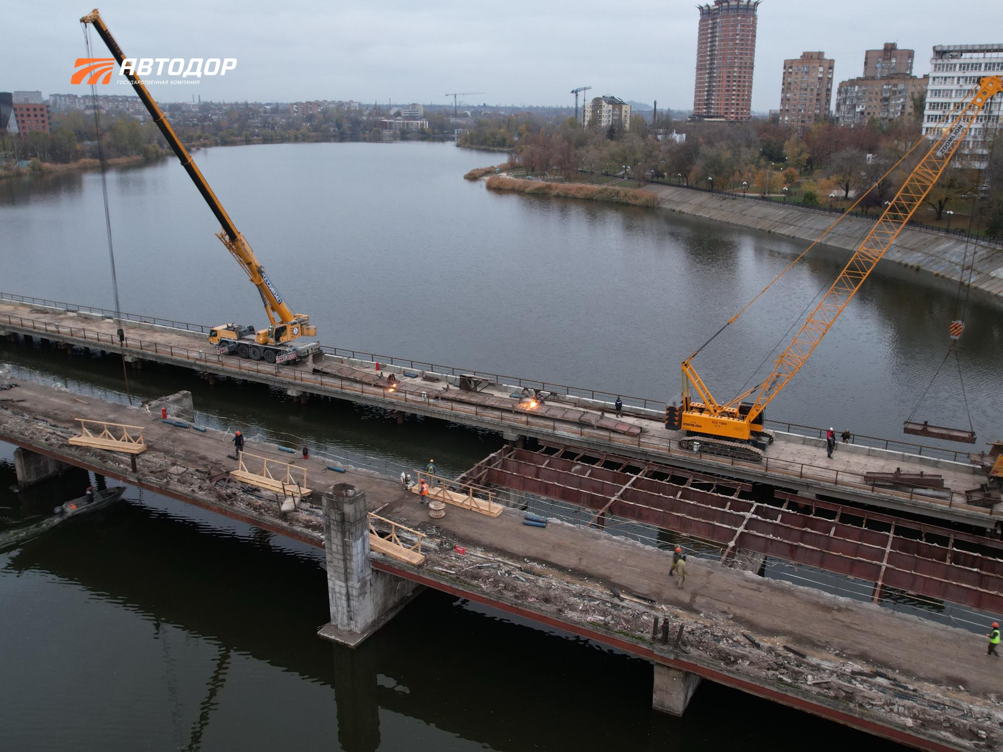 В Донецке силами Госкомпании «Автодор» продолжается восстановление моста через Кальмиус на проспекте Ильича В Донецке силами Госкомпании «Автодор» продолжается восстановление моста через Кальмиус на проспекте Ильича