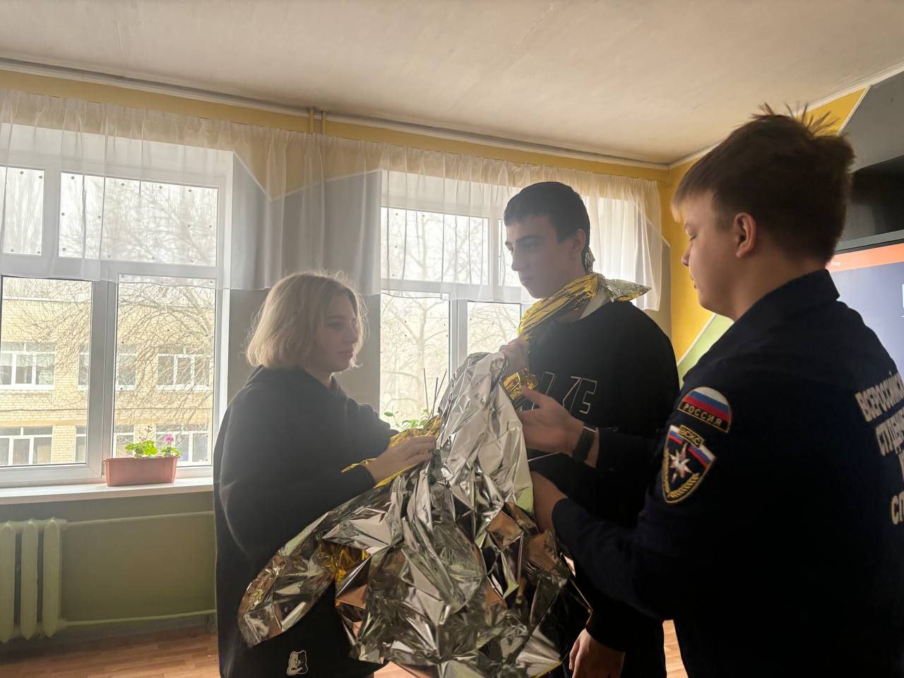 Добровольцы Донецкого РО ВСКС провели мастер-классы для учащихся донецких школ №30 и №78 Добровольцы Донецкого РО ВСКС провели мастер-классы для учащихся донецких школ №30 и №78