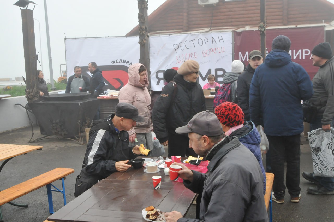 "Бухта" милосердия. Мы уже рассказывали о том, как «Марш мира» привез в Мариуполь резные иконы и организовал праздник для детей "Бухта" милосердия. Мы уже рассказывали о том, как «Марш мира» привез в Мариуполь резные иконы и организовал праздник для детей