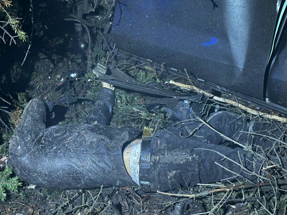 23 ноября в 03:55 в Горняцком районе Макеевки водитель автомобиля AUDI А7 потерял контроль над управлением, выехал за пределы проезжей части и совершил наезд на столб 23 ноября в 03:55 в Горняцком районе Макеевки водитель автомобиля AUDI А7 потерял контроль над управлением, выехал за пределы проезжей части и совершил наезд на столб