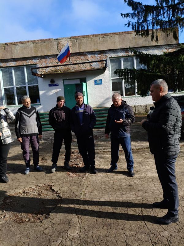 Депутат Тельмановского муниципального совета Сергей Мелащук встретился с сотрудниками МБУ «Михайловский сельский дом культуры» и жителями села Михайловка Депутат Тельмановского муниципального совета Сергей Мелащук встретился с сотрудниками МБУ «Михайловский сельский дом культуры» и жителями села Михайловка