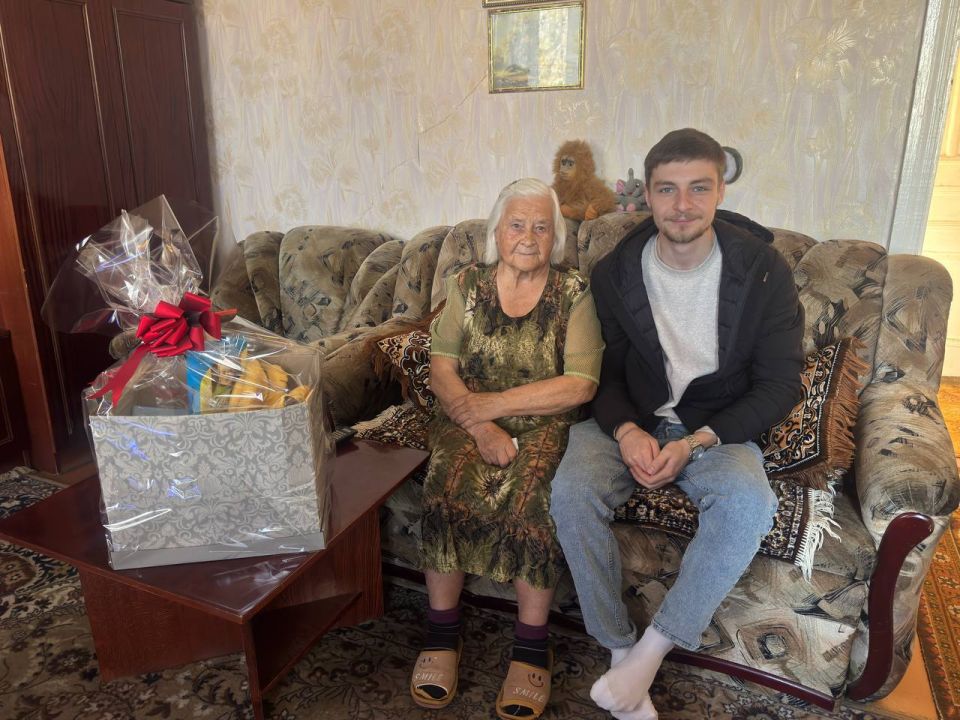 Александр Волошин: #гуманитарнаяпомощь. На днях мои помощники совместно с АНО «Сила Мира» навестили наших уважаемых ветеранов - жителей блокадного Ленинграда Александр Волошин: #гуманитарнаяпомощь. На днях мои помощники совместно с АНО «Сила Мира» навестили наших уважаемых ветеранов - жителей блокадного Ленинграда