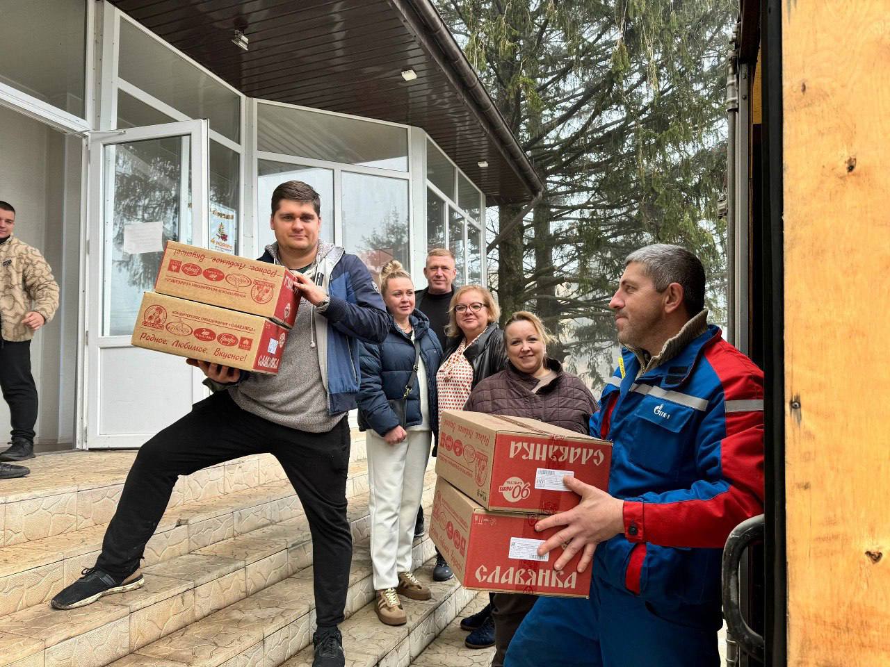 Подарки для детей Володарского округа передали представители Липецкой области Подарки для детей Володарского округа передали представители Липецкой области