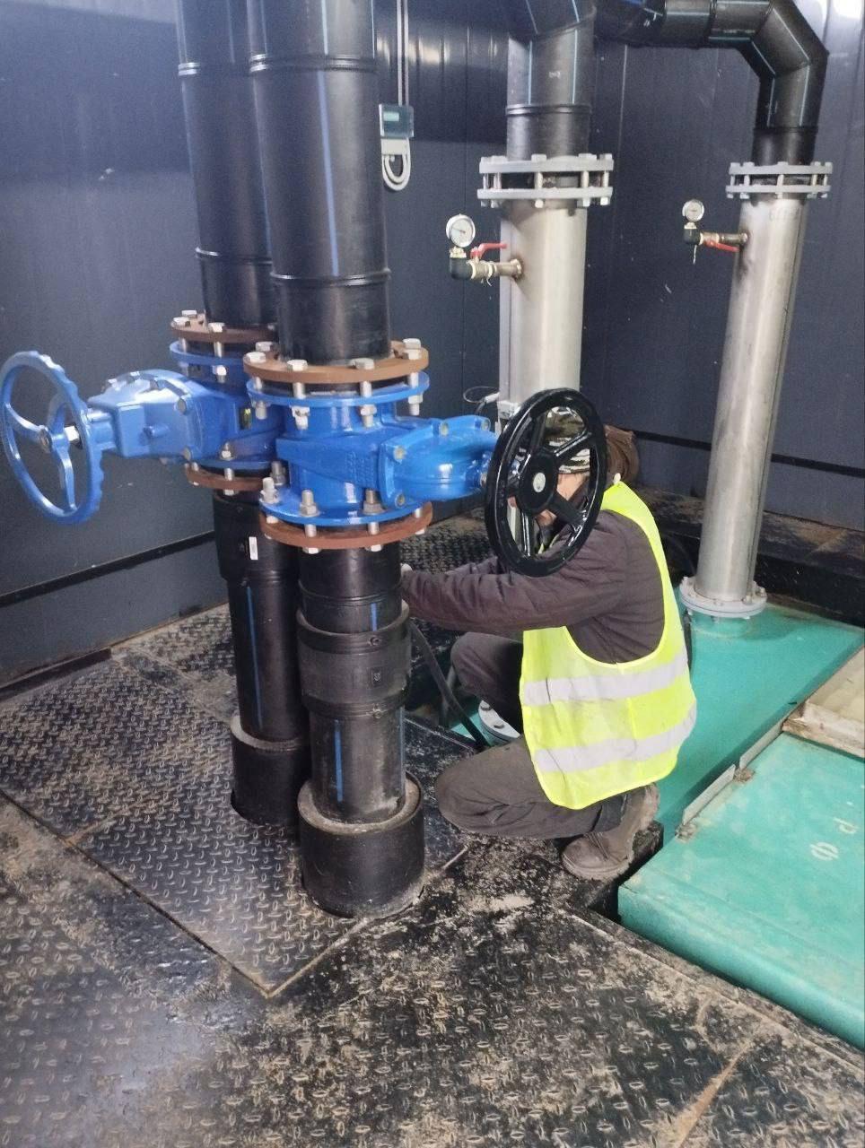 Василий Овчаров: Во исполнение поручений Главы ДНР Дениса Пушилина с целью рационального использования воды и недопущения потерь на сетях водоснабжения в связи с аварийными ситуациями специализированные бригады...