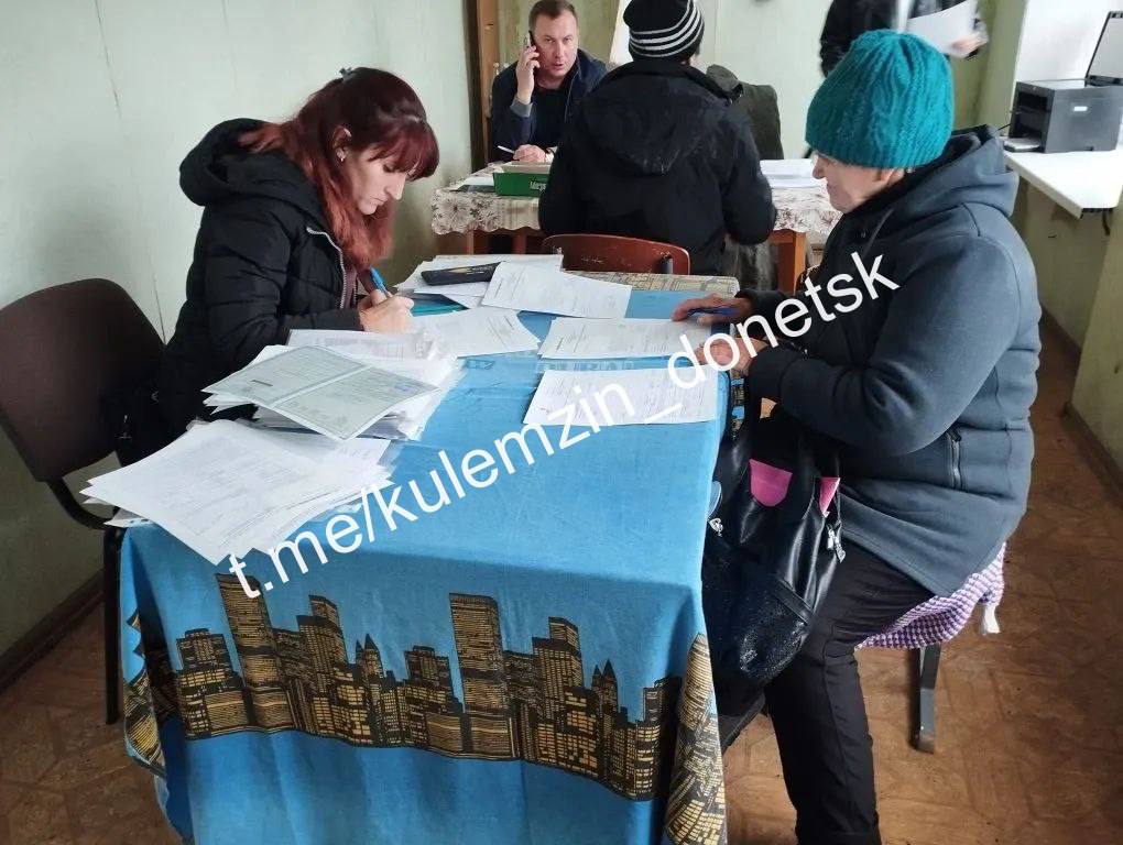 Мобильная бригада МФЦ выехала на помощь жителям села Новопетриковка в ДНР Мобильная бригада МФЦ выехала на помощь жителям села Новопетриковка в ДНР