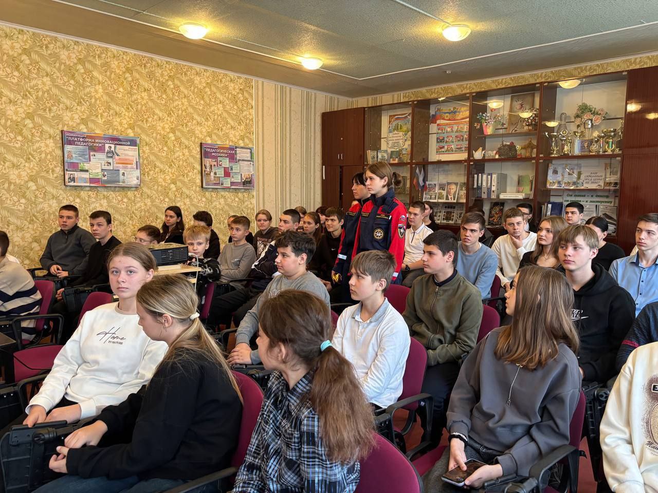 Добровольцы Донецкого РО ВСКС провели мастер-классы для учащихся донецких школ №30 и №78 Добровольцы Донецкого РО ВСКС провели мастер-классы для учащихся донецких школ №30 и №78