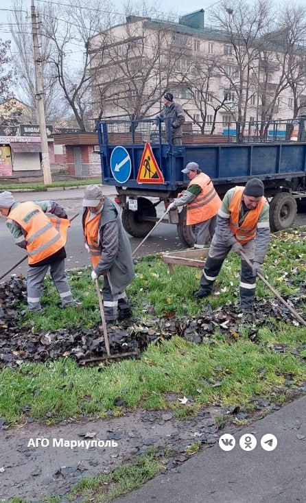 Коммунальщики возвращают чистоту и красоту зеленым зонам Мариуполя
