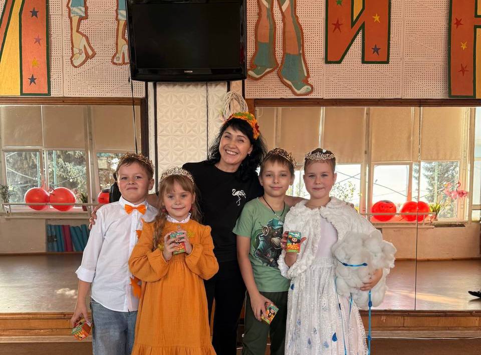 #Шаг_в_ритм_танца. Оксана Константиновна Жерновая — основатель и бессменный руководитель Образцового ансамбля танца «Фламинго» (с 1996 г.), гордости Тельмановского округа и ДНР #Шаг_в_ритм_танца. Оксана Константиновна Жерновая — основатель и бессменный руководитель Образцового ансамбля танца «Фламинго» (с 1996 г.), гордости Тельмановского округа и ДНР