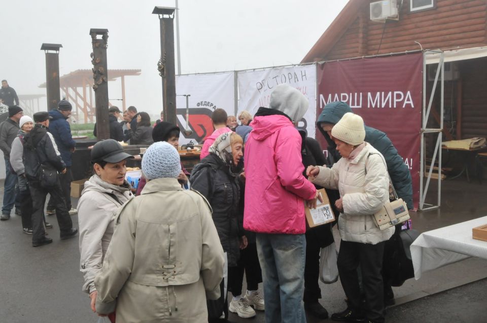 "Бухта" милосердия. Мы уже рассказывали о том, как «Марш мира» привез в Мариуполь резные иконы и организовал праздник для детей "Бухта" милосердия. Мы уже рассказывали о том, как «Марш мира» привез в Мариуполь резные иконы и организовал праздник для детей