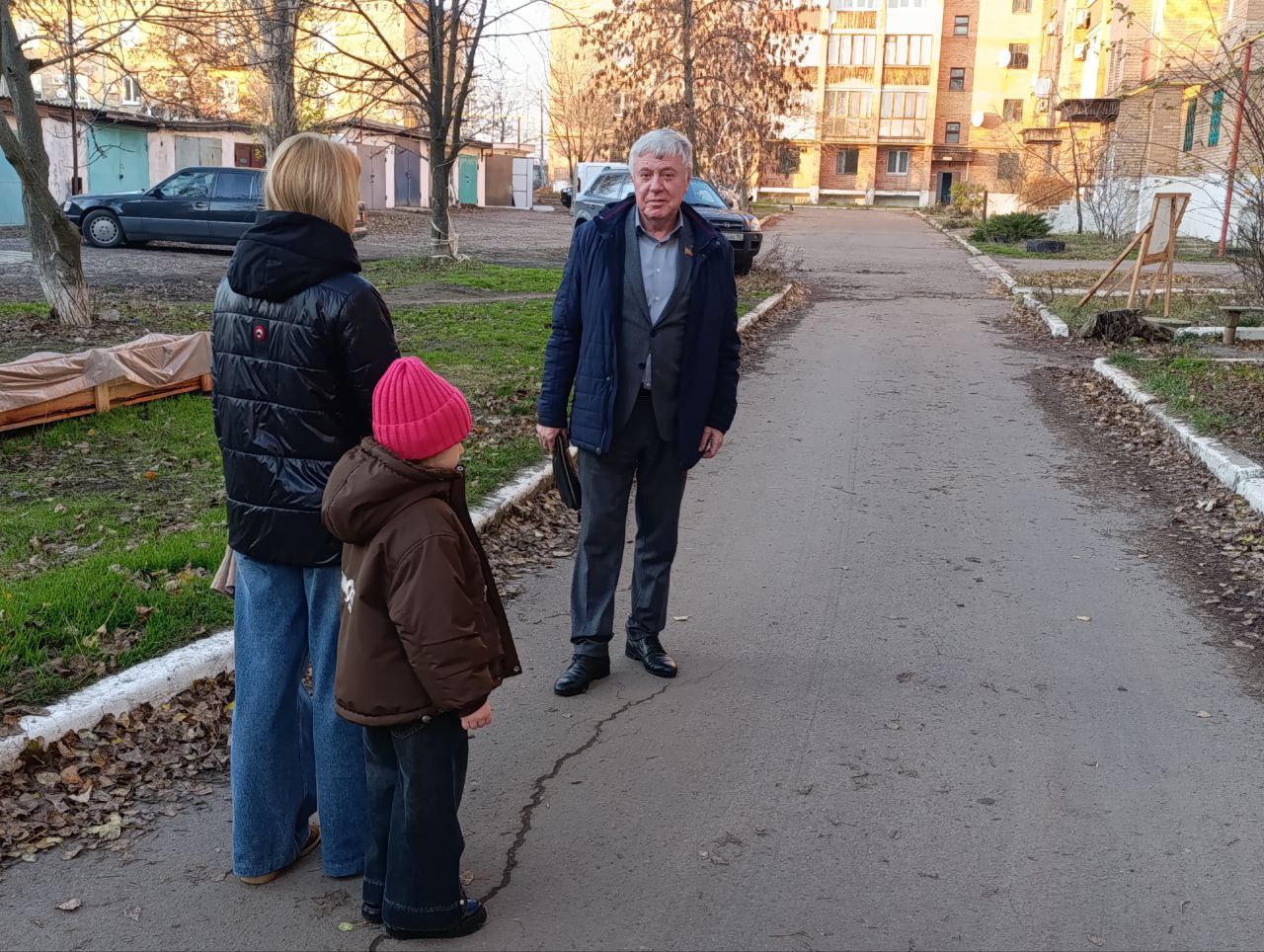 Заместитель председателя Шахтерского муниципального совета ответил на вопросы ждановцев Заместитель председателя Шахтерского муниципального совета ответил на вопросы ждановцев