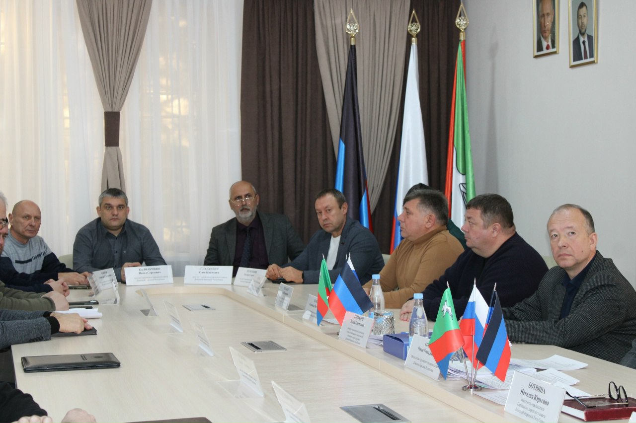 Роман Конев: 25 ноября 2025 года провёл пятьдесят пятое очередное заседание Горловского городского совета Донецкой Народной Республики первого созыва Роман Конев: 25 ноября 2025 года провёл пятьдесят пятое очередное заседание Горловского городского совета Донецкой Народной Республики первого созыва