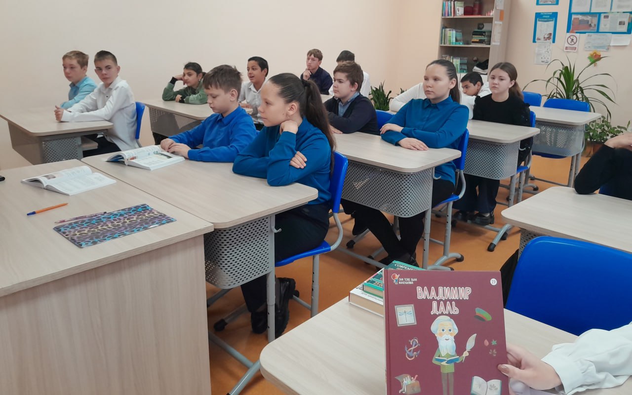 В них вся вселенная живёт. 22 ноября в России отмечается День словарей и энциклопедий, приуроченный ко дню рождения Владимира Ивановича Даля, создателя «Толкового словаря живого великорусского языка»