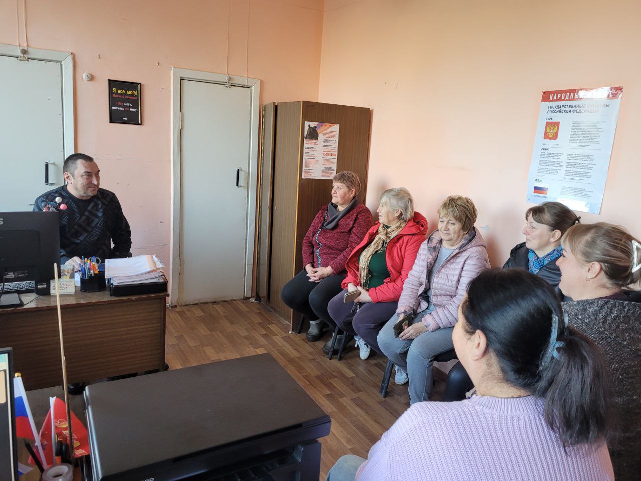 Сегодня заместитель главы Администрации Володарского муниципального округа Якименко А. В. провел встречу с жителями с. Республика