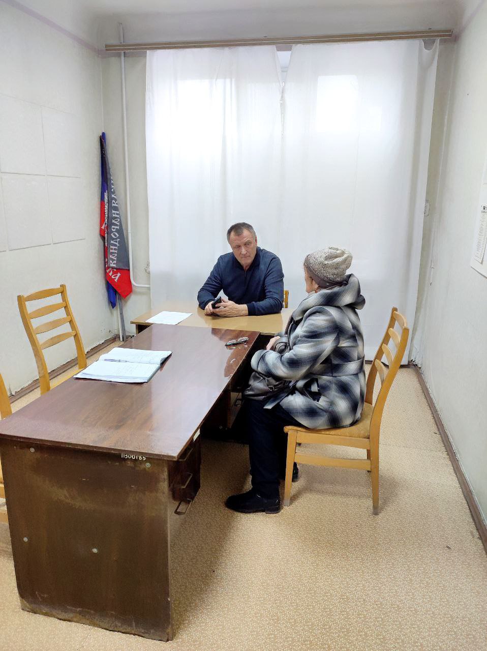 Первый заместитель главы администрации Амвросиевского муниципального округа Борис Бутко провел личный прием граждан