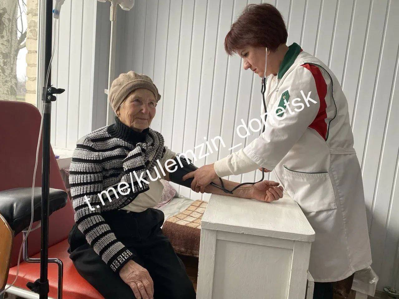 Мобильная бригада МФЦ выехала на помощь жителям села Новопетриковка в ДНР