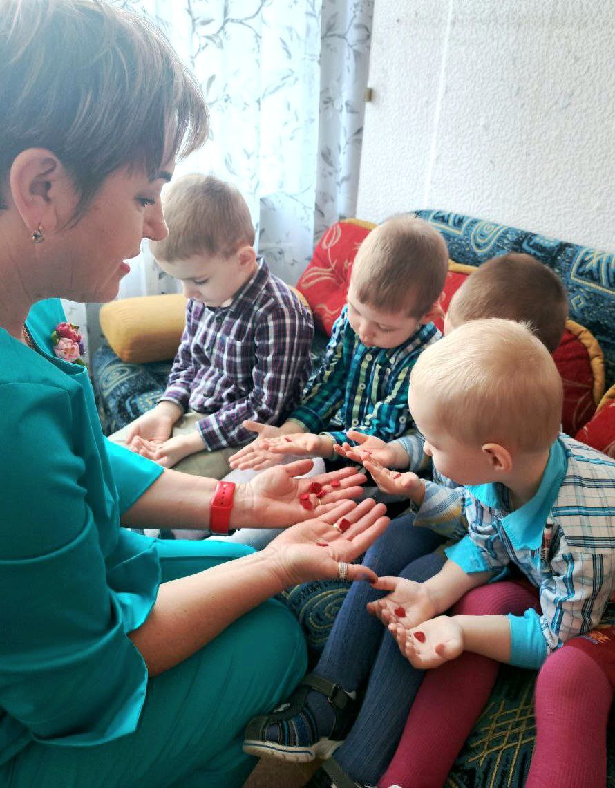 В «Родничке» расцвело добро: День добрых дел в Донецком доме ребенка В «Родничке» расцвело добро: День добрых дел в Донецком доме ребенка