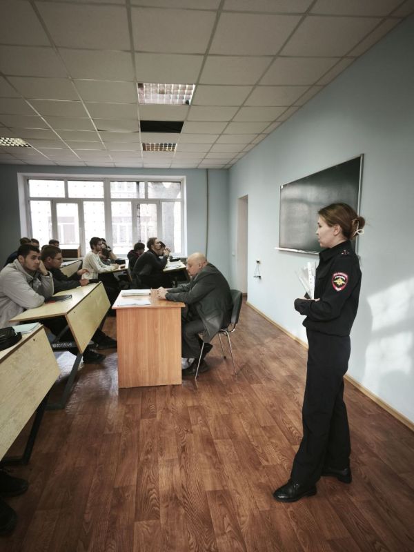 Безопасное поведение на транспорте: сотрудники МВД провели встречу со студентами ДОНИЖТ Безопасное поведение на транспорте: сотрудники МВД провели встречу со студентами ДОНИЖТ