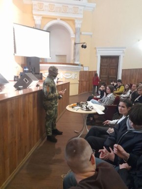 В городе Комсомольское прошел мастер-класс «Тактическая медицина»